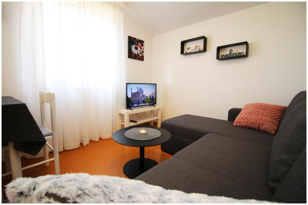 Studio Apartman Elena Primošten Exterior foto